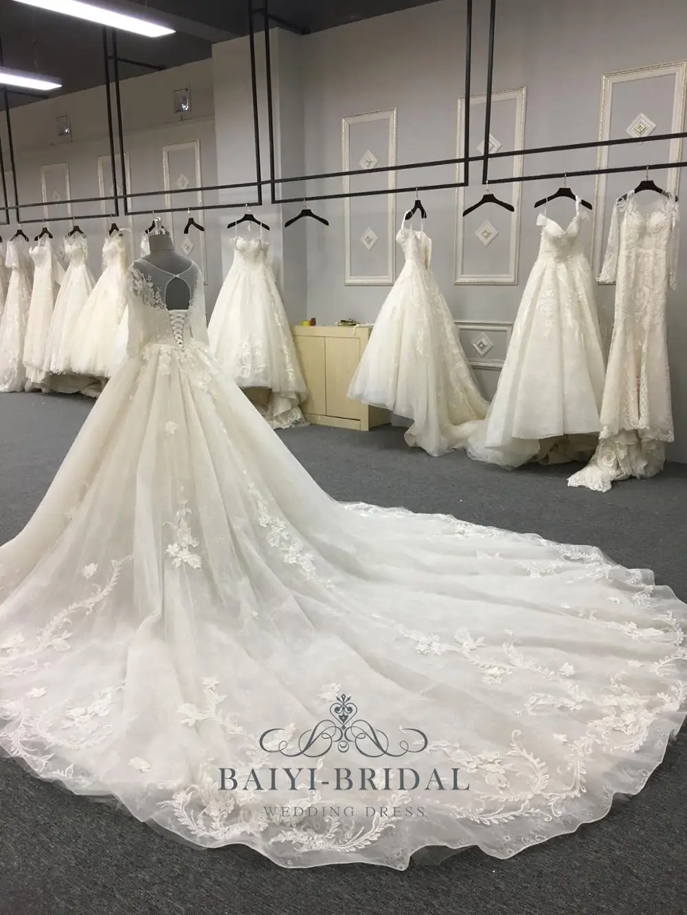 New arrival beautiful women bridal dress ball gown wedding dress luxury real wedding dress with court