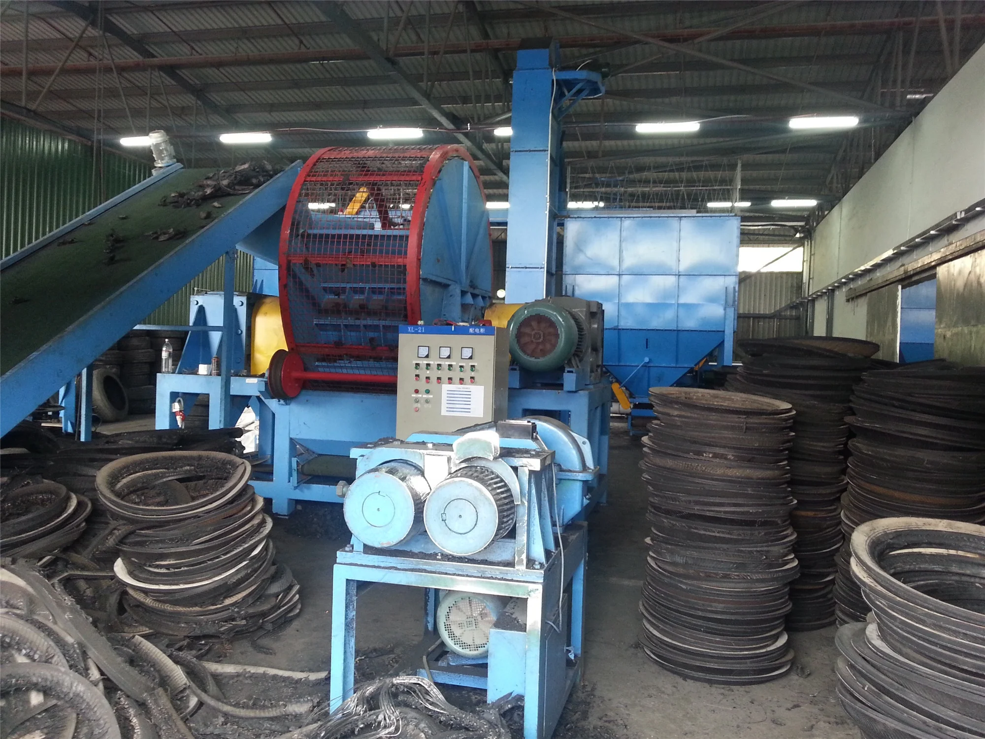 Waste rubber recycling tire crushing production line