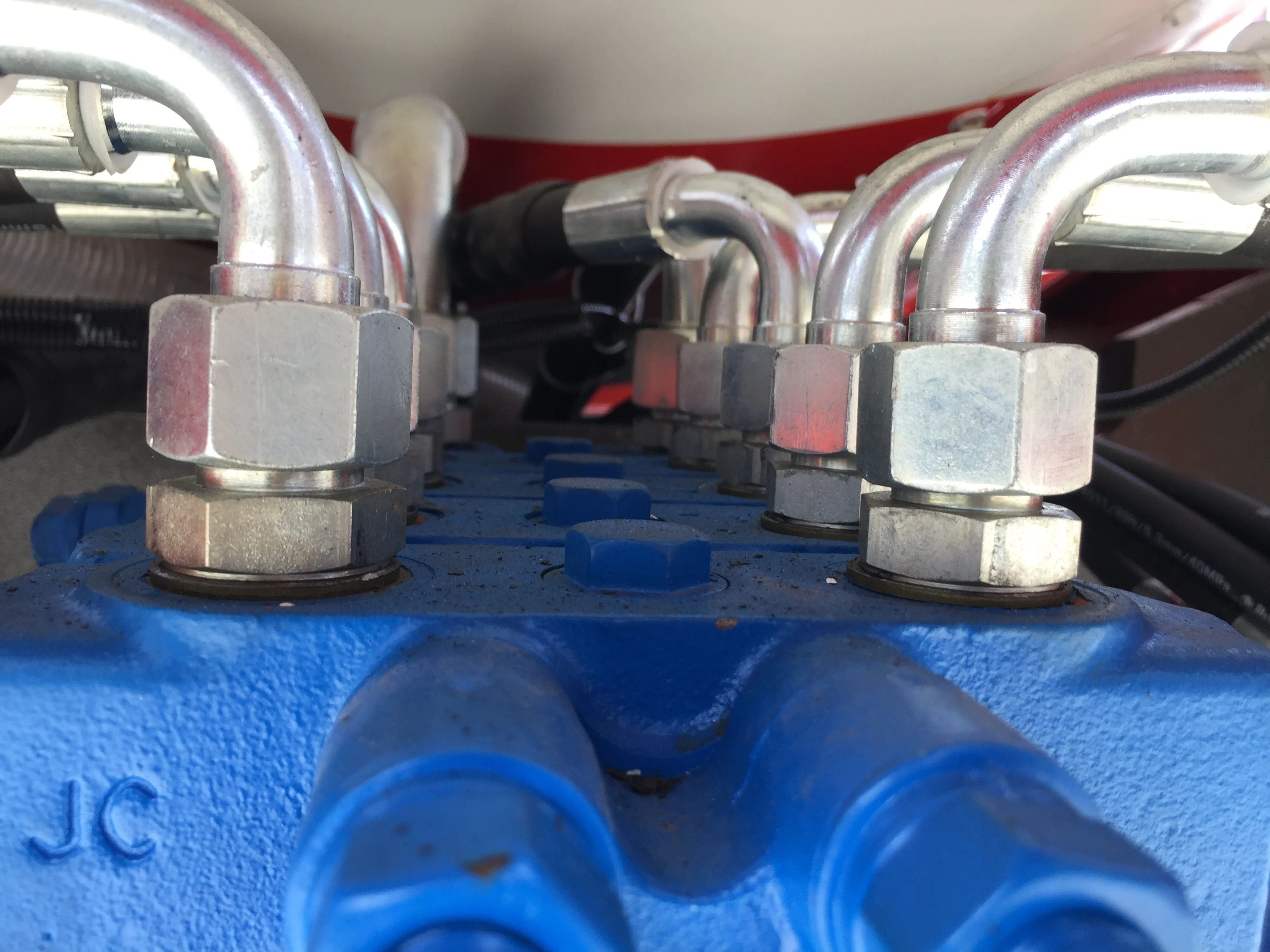 Самостоятельная погрузка бетон цена бетономешалка, Самостоятельная погрузчик Бетономешалка для продажи, автоматическая жидкостная машина смесителя