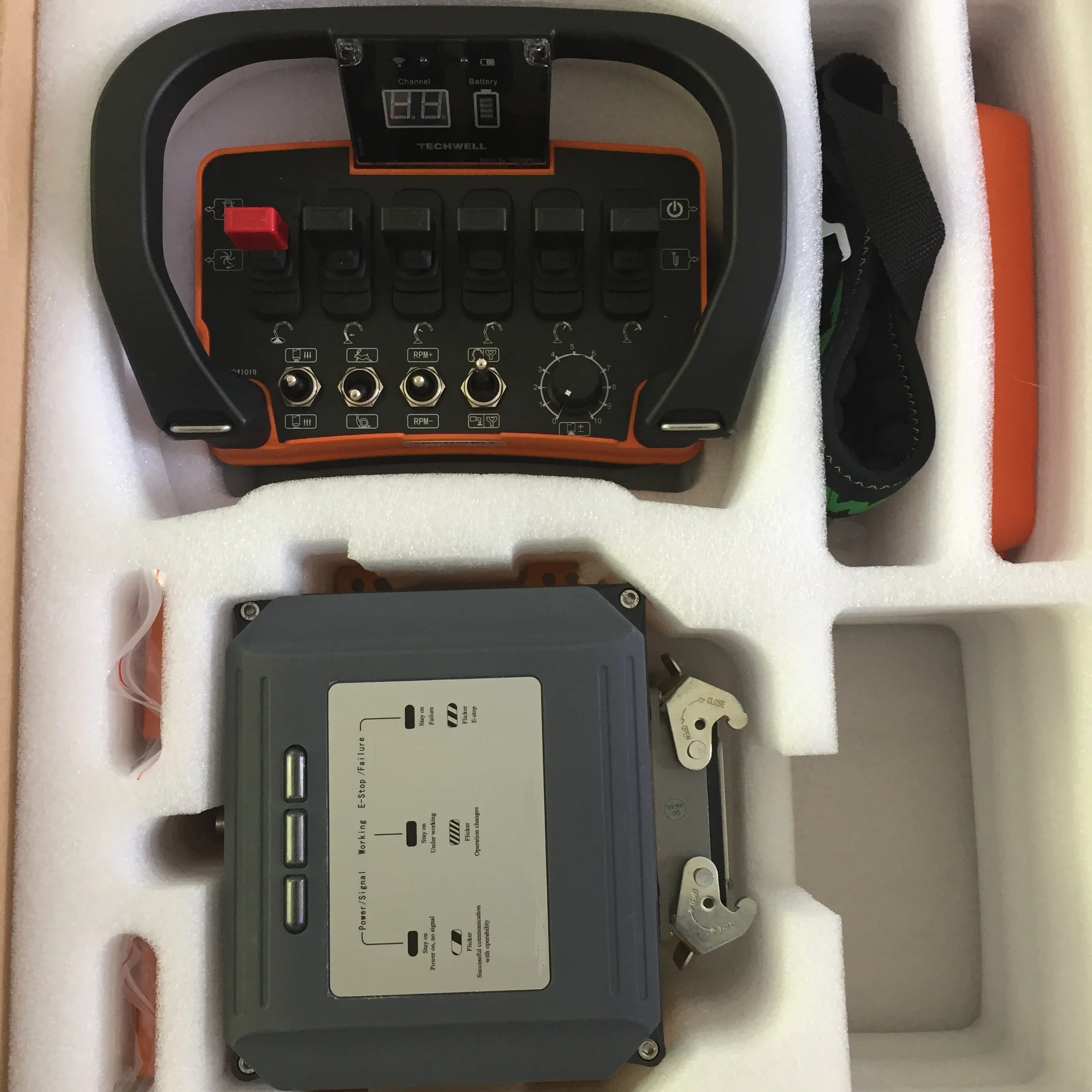 High Quality Sanyi Putzmeister Zoomlion Junjin concrete pump spare parts remote control HBC727 /HBC735 Made In China