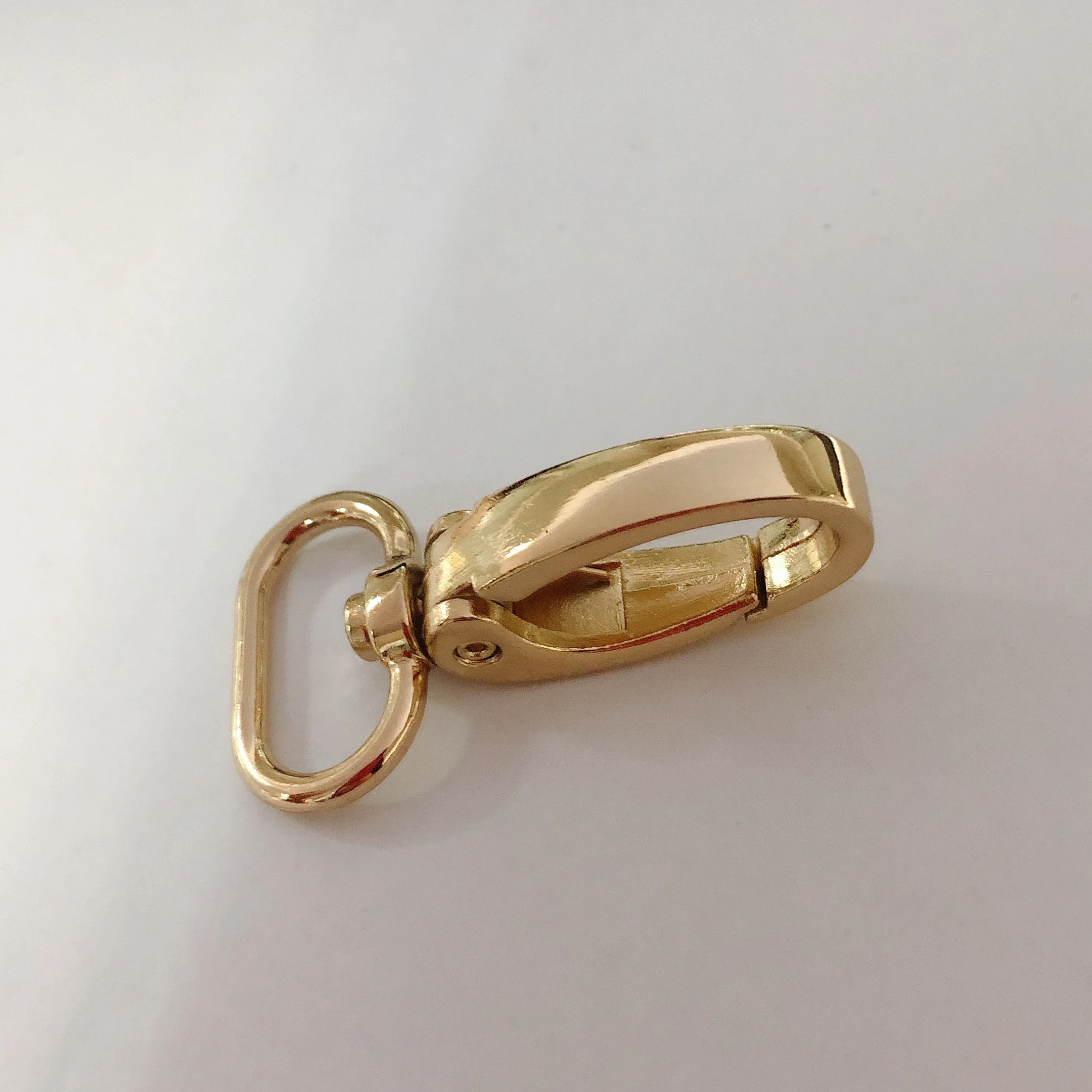 
YK 1152 China new design high quality light gold zinc alloy metal nickel free swivel snap bog hooks g hook buckle for bags 