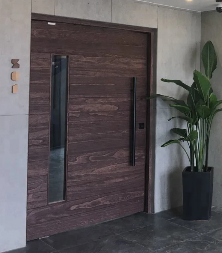Interior UV painted panel pivot wood door with glass for office