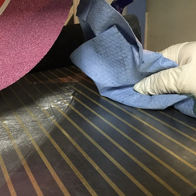 
25x30cm Dust Free Strong Oil Absorbing Enhanced Industrial Cleaning Cloth Blue Cleanroom Paper Wiper Roll 