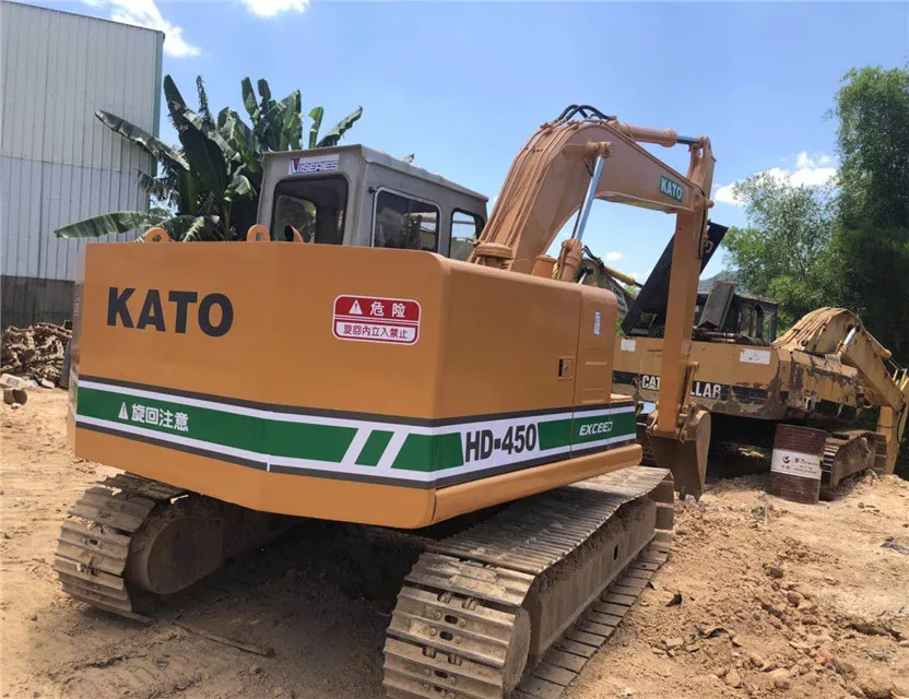 Used Japan small excavator kato HD450-7 mini excavator with diesel engine and original paint for sale
