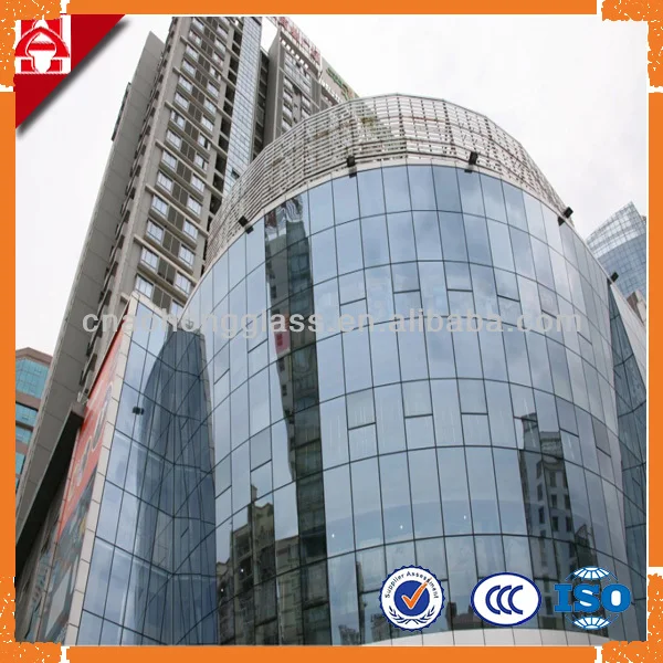 внешние стеклянные стены здания