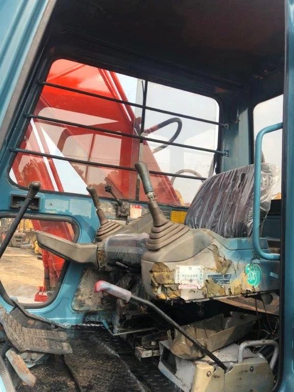 Imported second hand crawler excavator hitachii EX220,Cheap for sale in good condition.