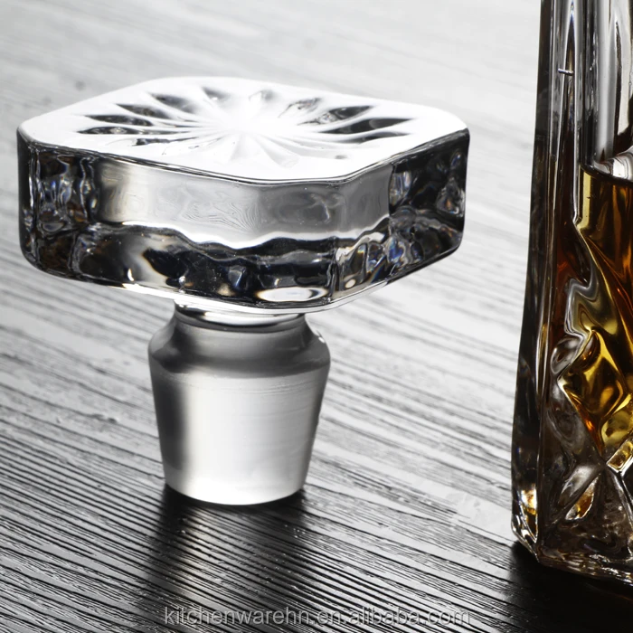 Square Glass Whiskey Decanter Bottle With 4 X 200ml Glasses Gift