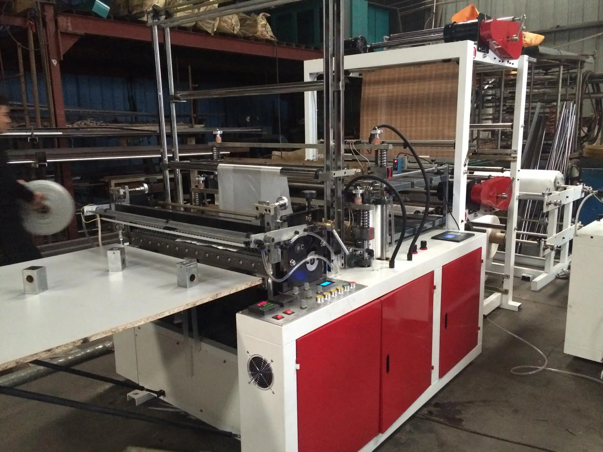 Fully-Automatic 4 Lines Cold Cutting Plastic Bag Making Machine