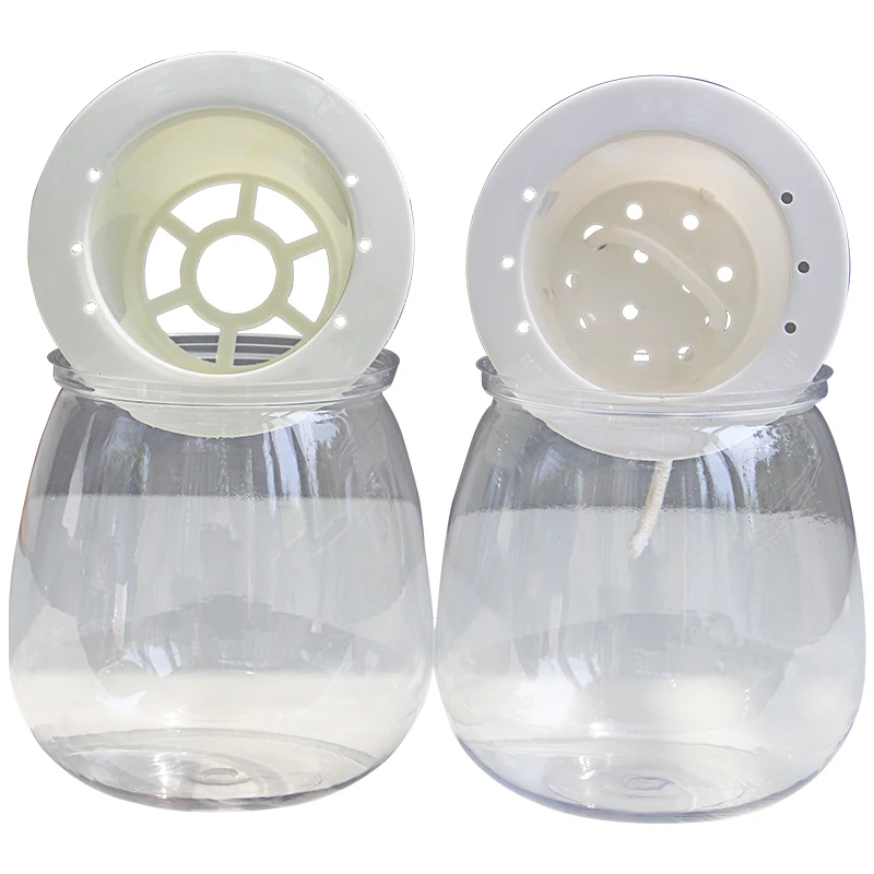 A highly permeable flowerpot for aquaculture plants and fish.