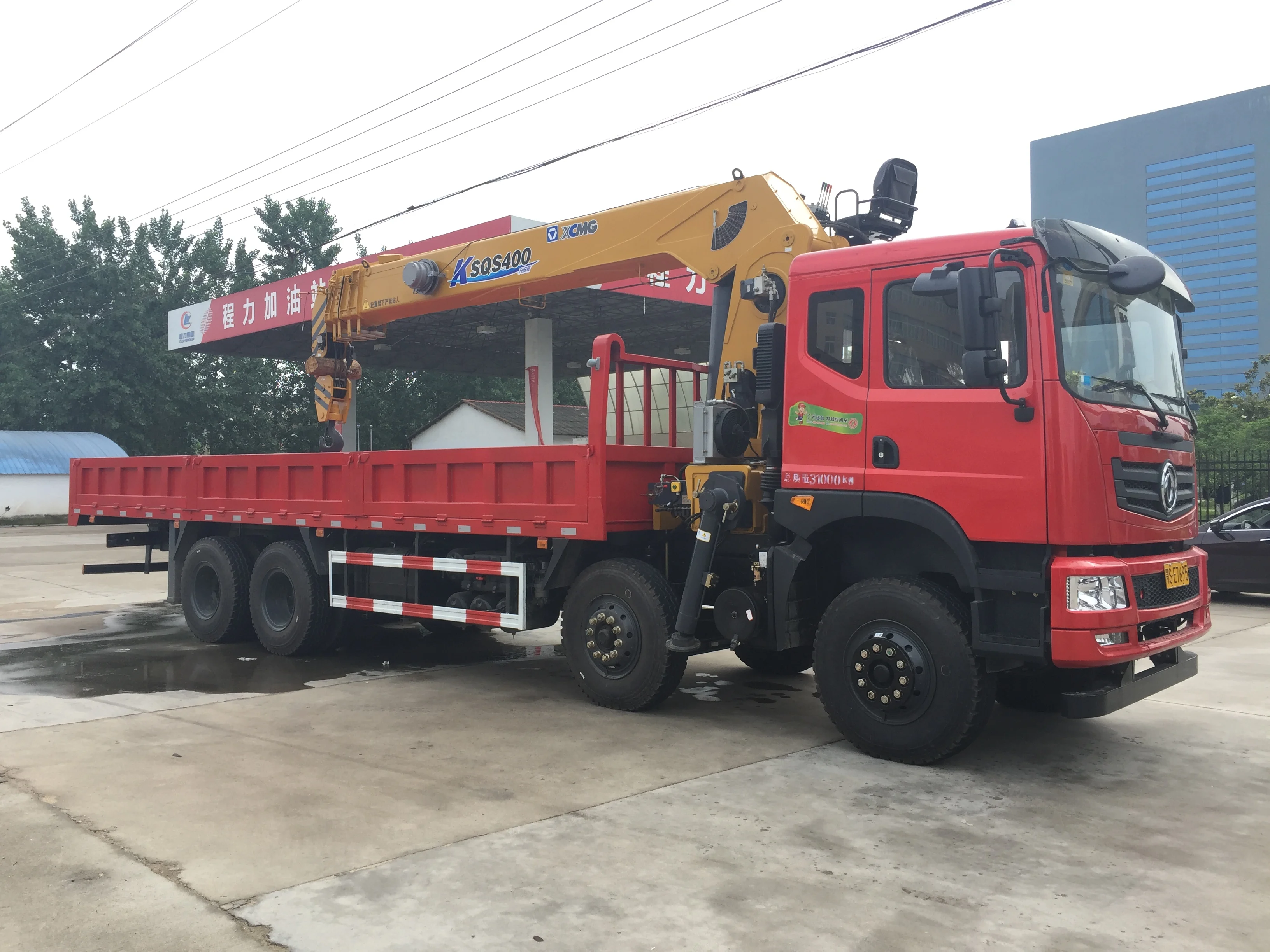 Pickup truck lift mounted crane with electric winch