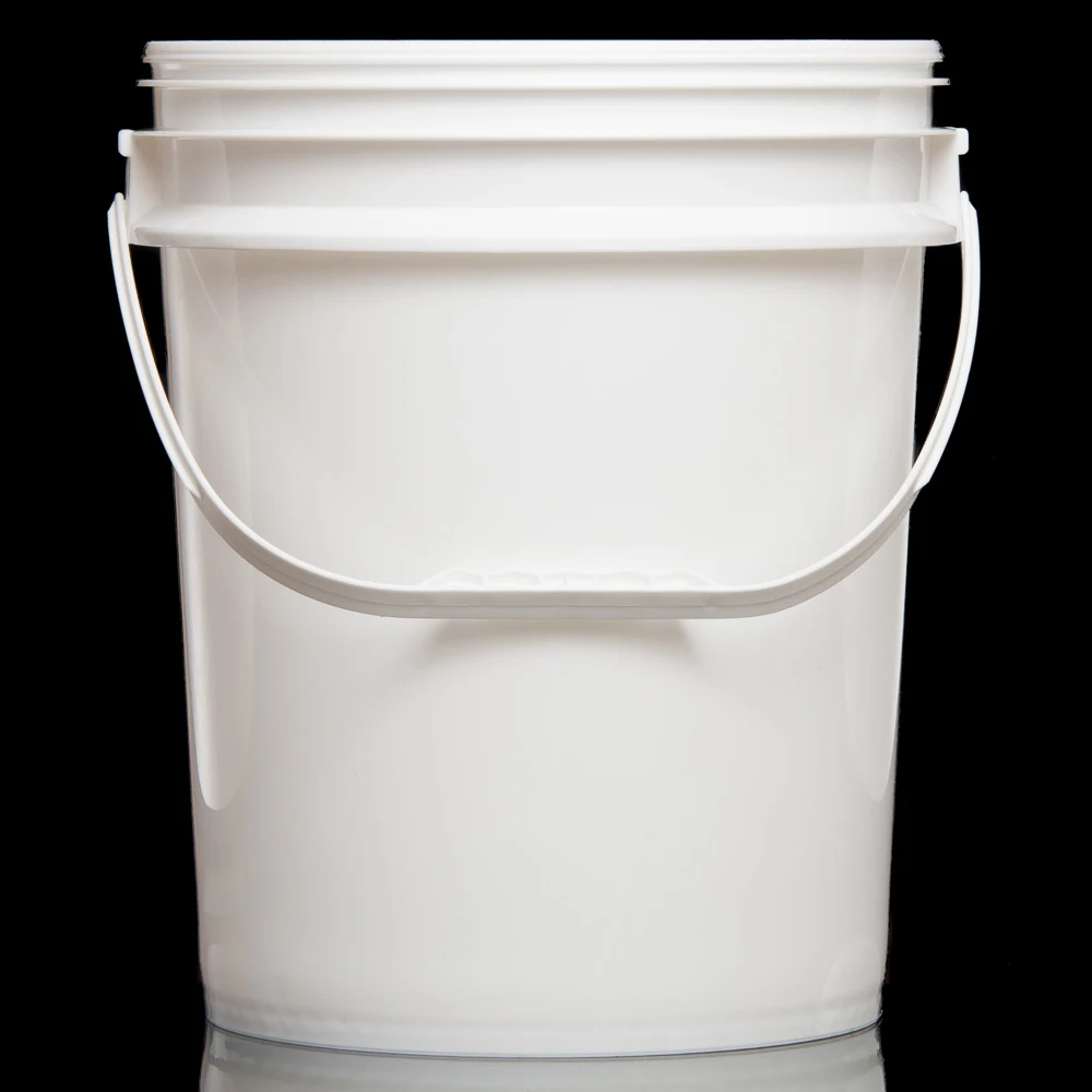 5 Gallon White Plastic Buckets with Lid