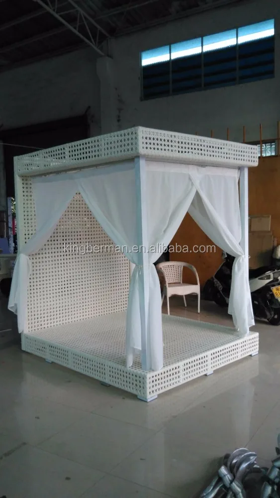 Luxury Rattan Daybed with Curtain Outdoor Leisure Wicker Sun bed PE Rattan Beach Sunbed