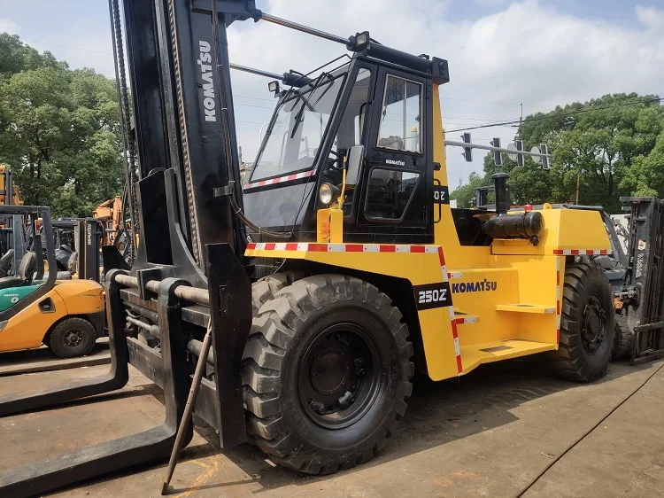 Подержанный японский 25-тонный дизельный вилочный погрузчик Komatsu 250z (2,5-25 тонн), продажа тяжелых вилочных погрузчиков