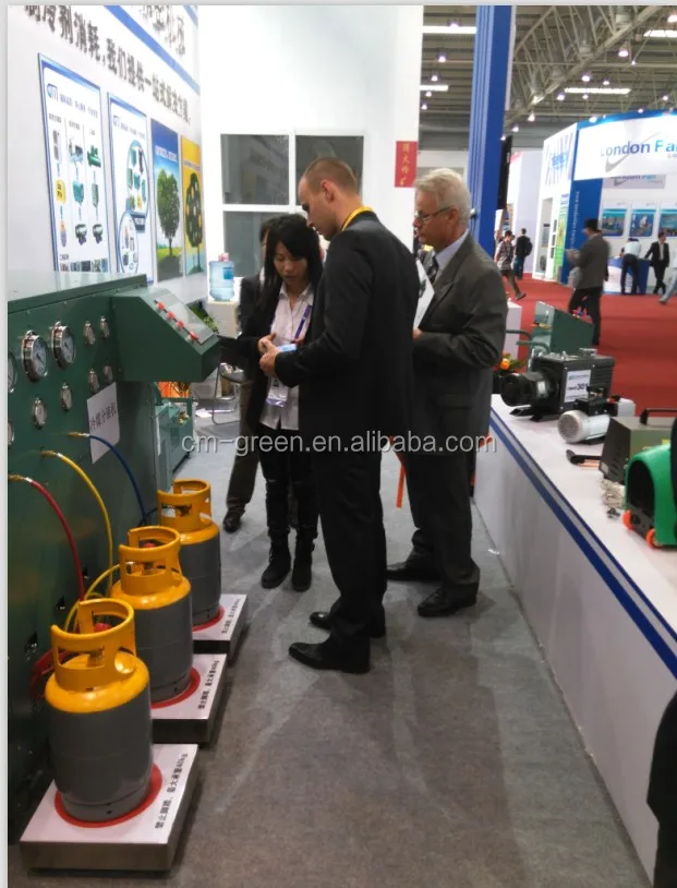 CM20A customers at the exhibition 