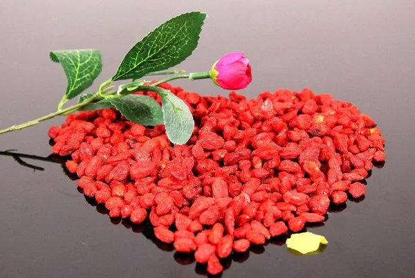 2014 according to the seasons natural fresh dried wolfberries, goji berries, directly from the factory in China