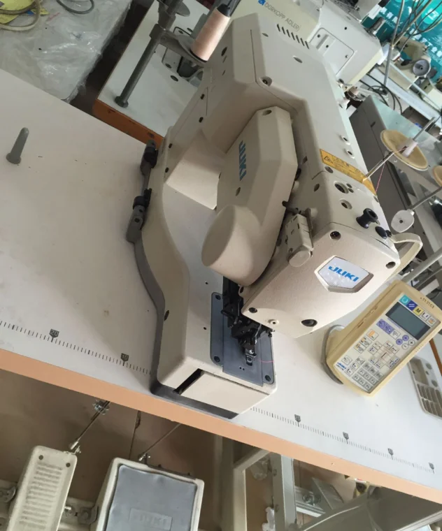 JUK I 1790 industrial computerized straight button hole sewing machine in used condition