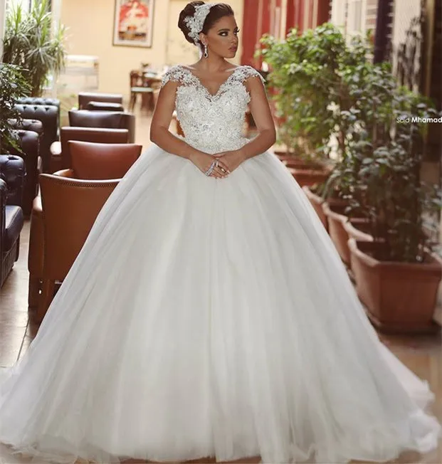 NE045 Vestidos de novia Romantic Long Wedding Dress V-neck Cap Sleeve Chapel Train Ball Gown Beading Flowers Tulle Bride Dress