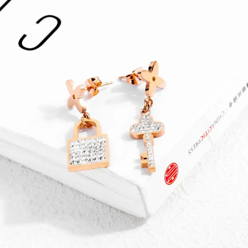 
Rose Gold Stainless Steel Titanium Zircon Lucky Four Leaf Clover Key And Lock Stud Earring 