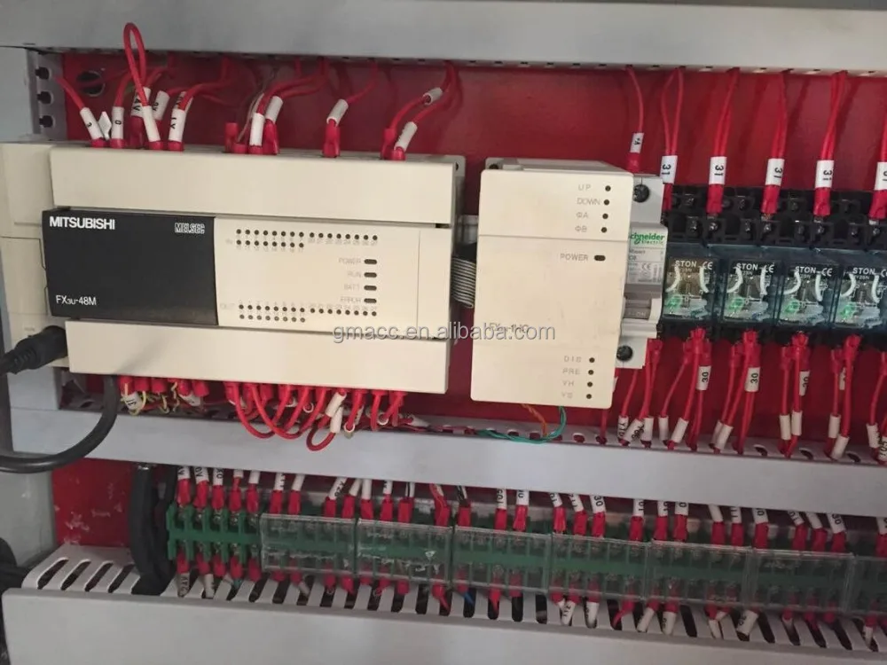 Three-dimensional tube bending machine