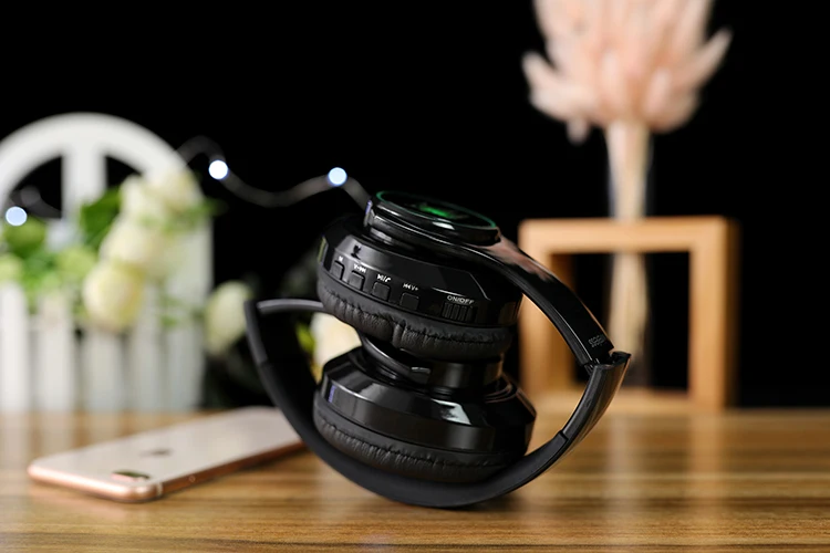 Fashion Headphones Bluetooth Technology For Wireless Freedom