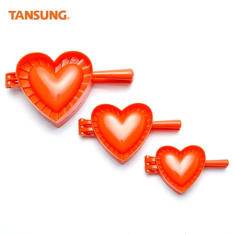 Multi functional Food Grade 3 Pcs Heart Shape Kitchen Gadgets Plastic Dumpling Mould