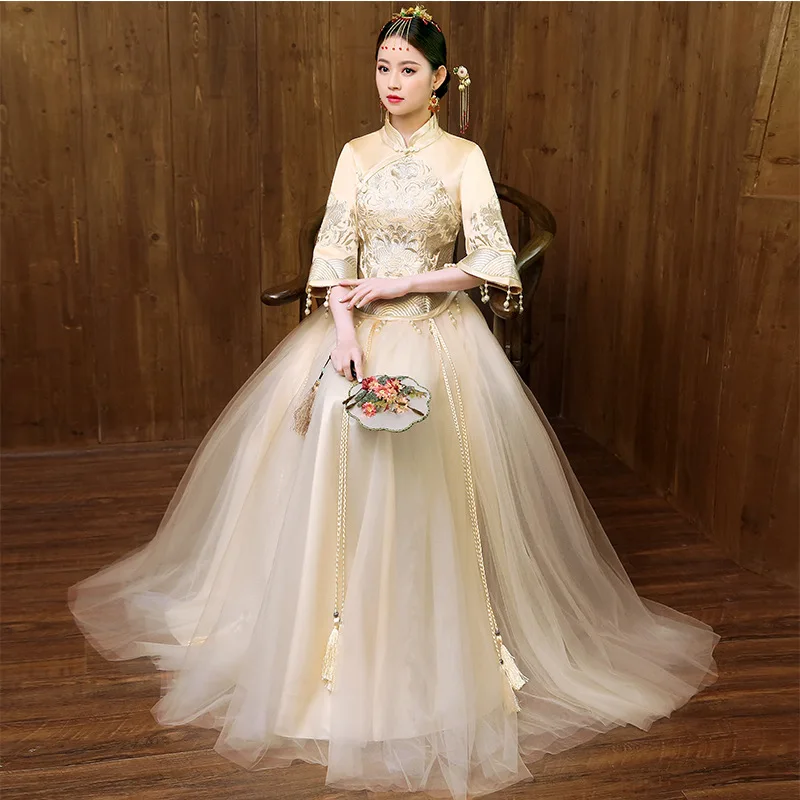 High quality gold Chinese custom made traditional embroidered outfits lace wedding dress