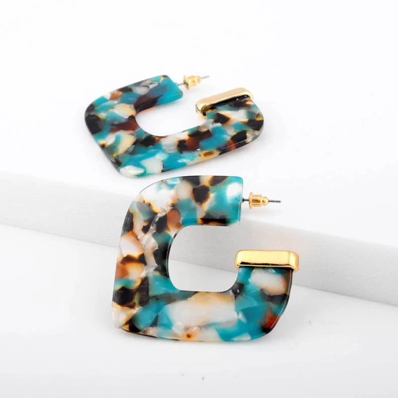 European and American hot wholesale huge C shaped hoop earrings, split resin and tortoiseshell jewelry for women.