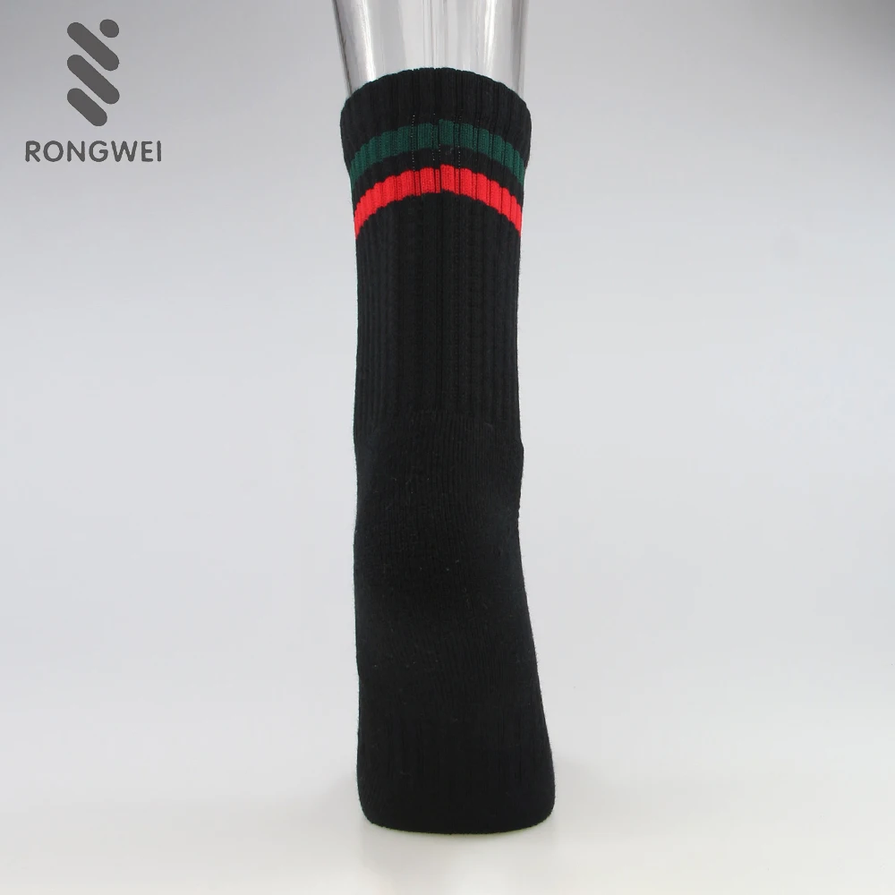Low price guaranteed quality black socks and custom man branded socks