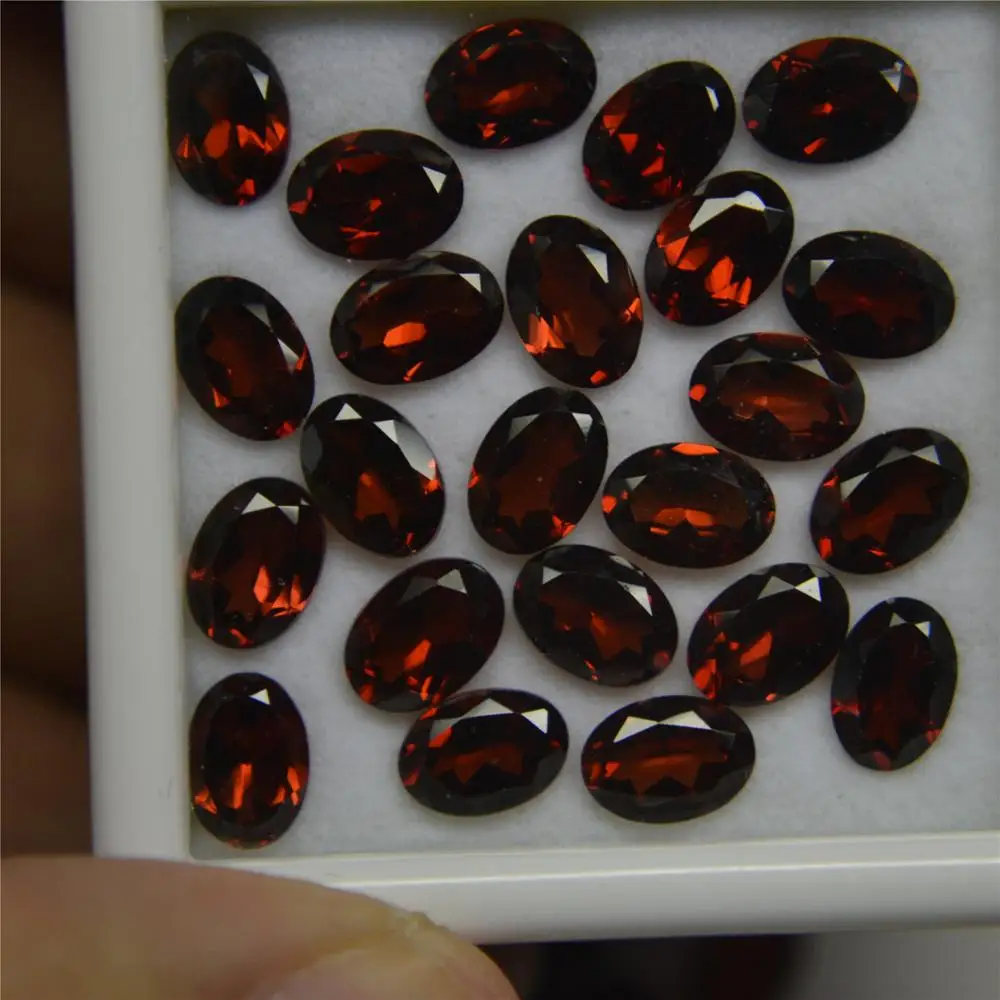 Wholesale Oval-shape Pigeon Blood Red Color  Natural Garnet Stone Loose Gemstone 6*8mm with Best Quality and Best Price