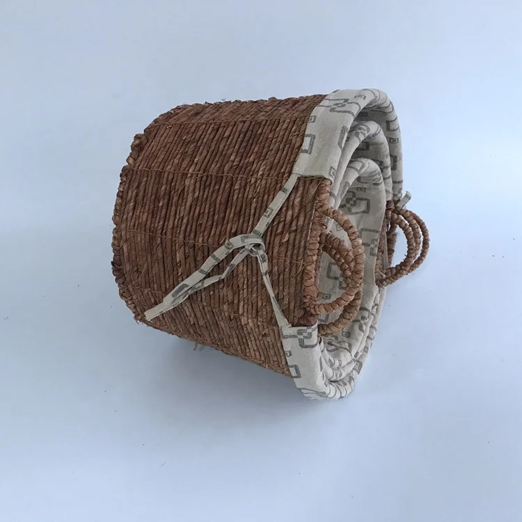 unique extra large round shaped woven seagrass straw corn husk storage toy laundry basket with cloth lining