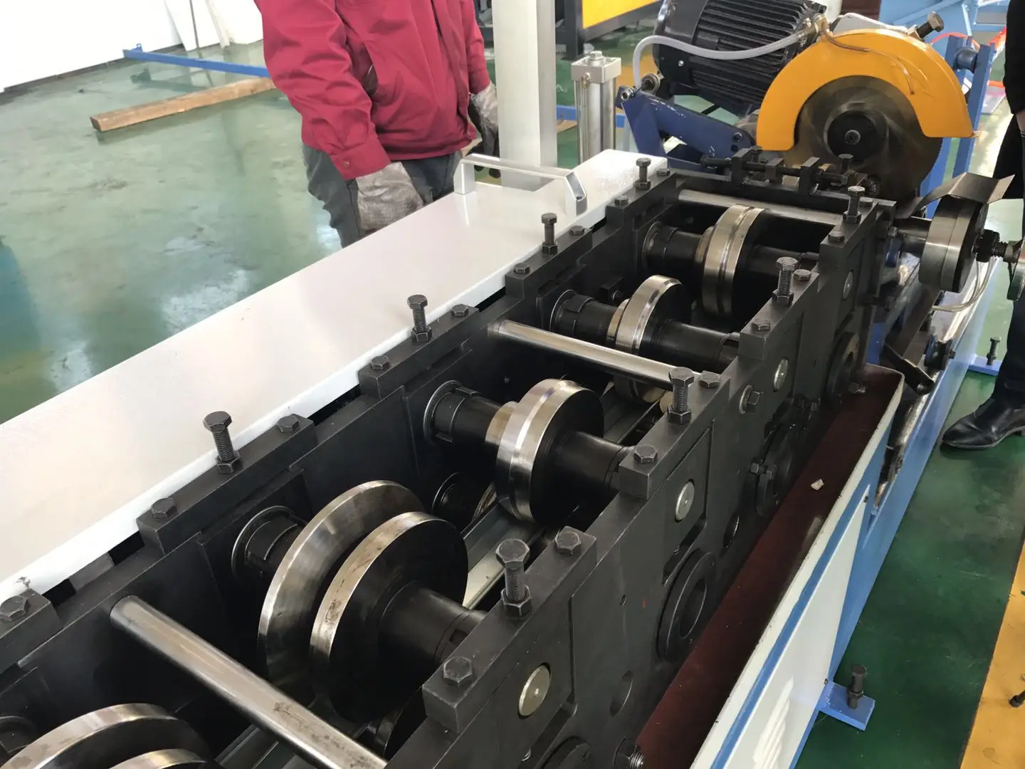 Rectangular duct TDC flange forming machine