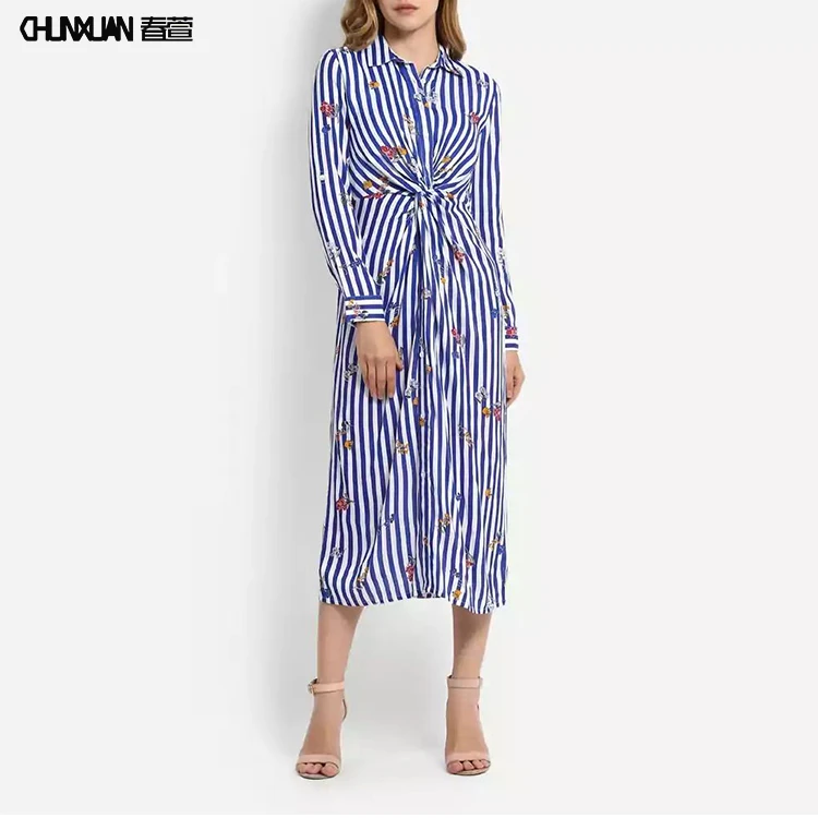 Длинное синее платье-футболка в полоску с принтом для девочек