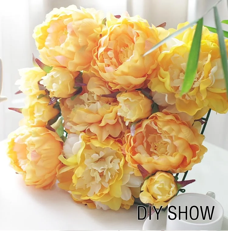 Flower head of   blooming peony