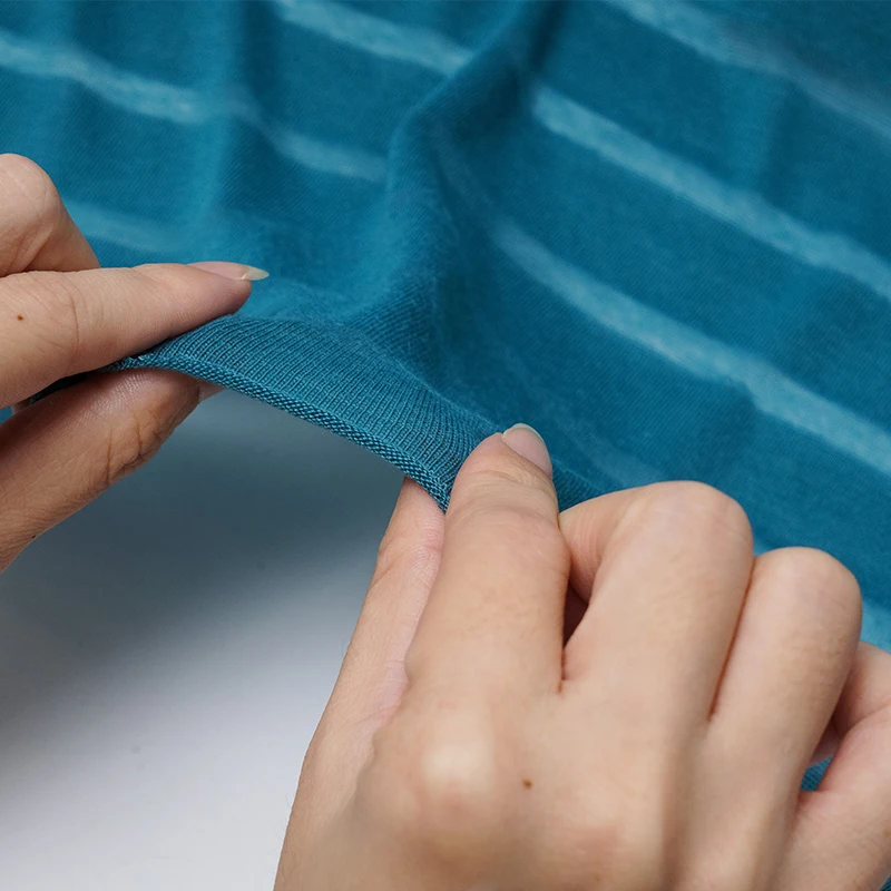 Летняя трикотажная футболка из хлопка и полиэстера в полоску 3*1