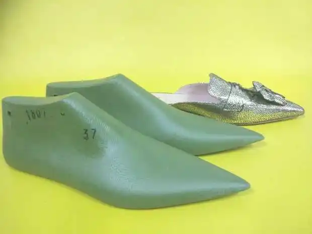 Super pointed plastic shoe lasts for ladies leather slippers shoe making