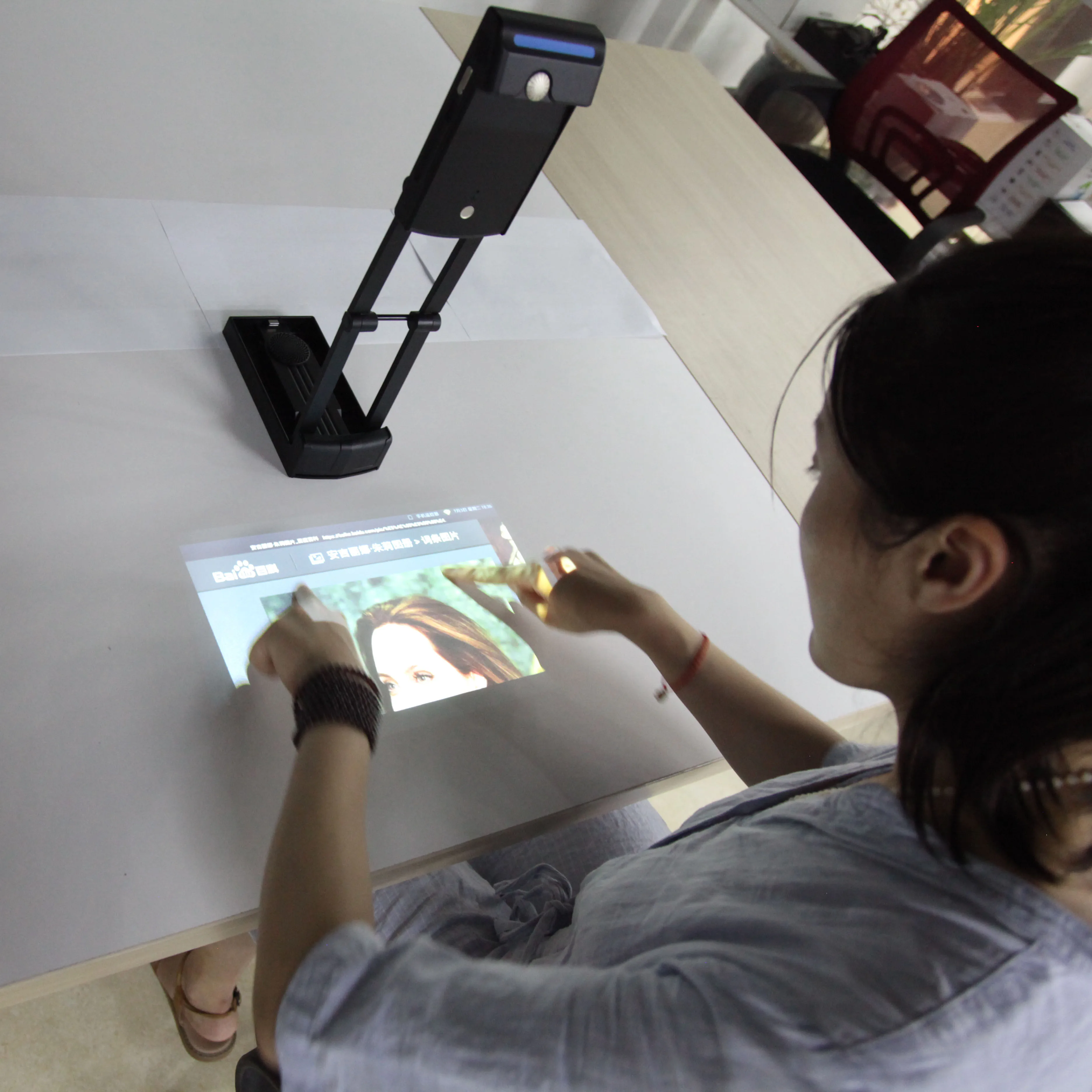 Portable interactive chinese av video projector mini wifi projector,  laser image calibration technology