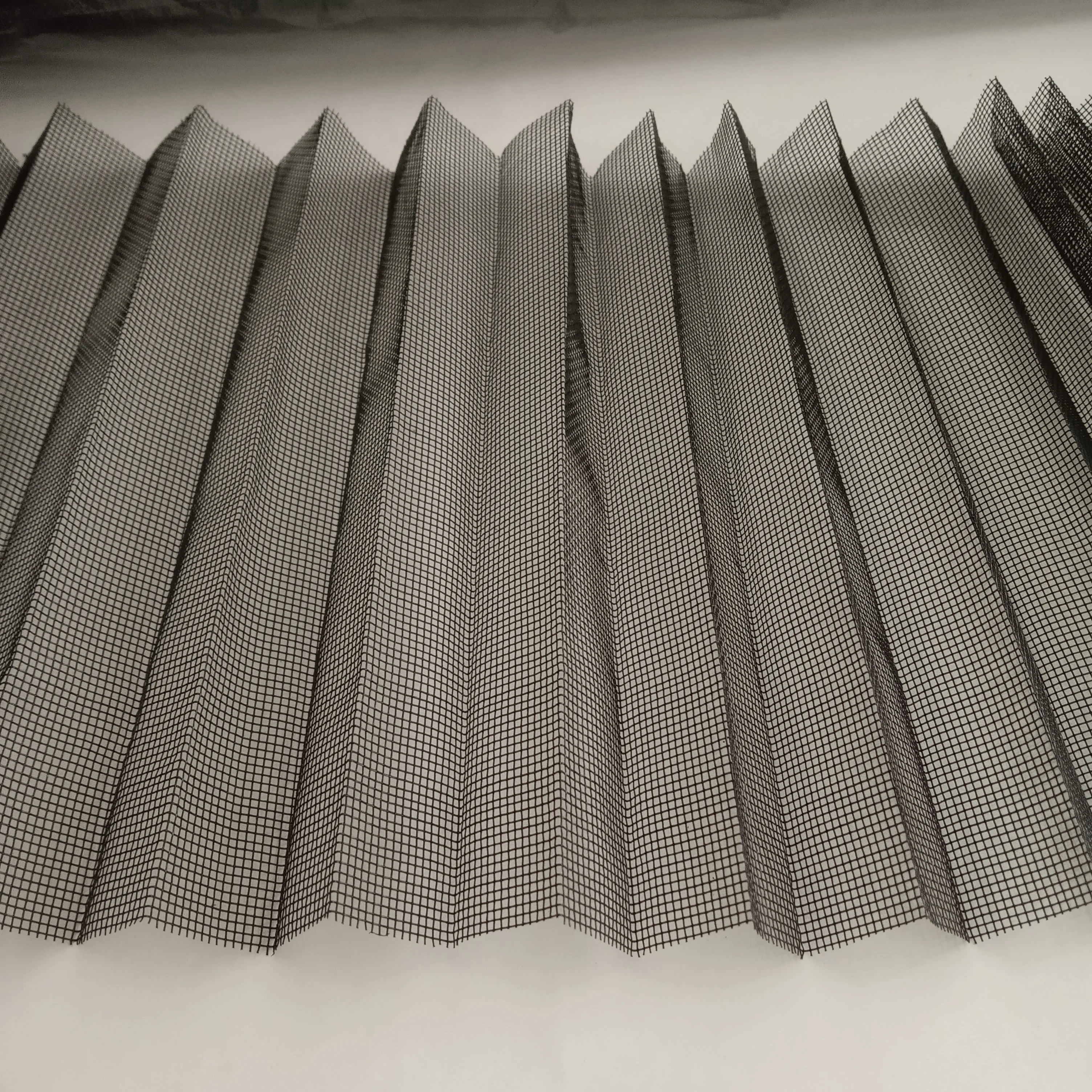 China  Manufacturer supply Grey Retractable Polyester Pleated Fly Screen Mesh for Window and Door