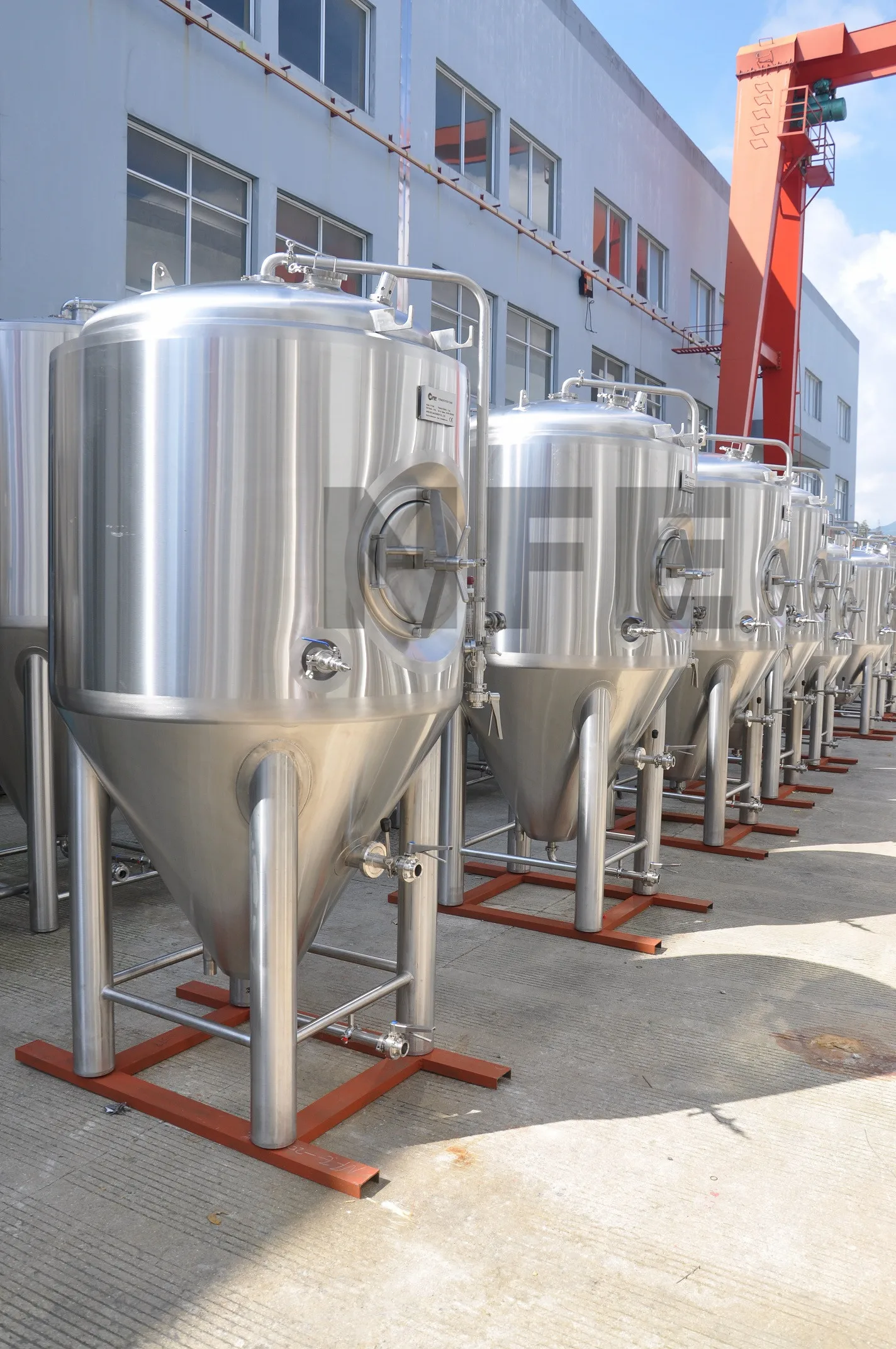 
3000L Stainless steel 304 cooling jacket conical fermenter tank 