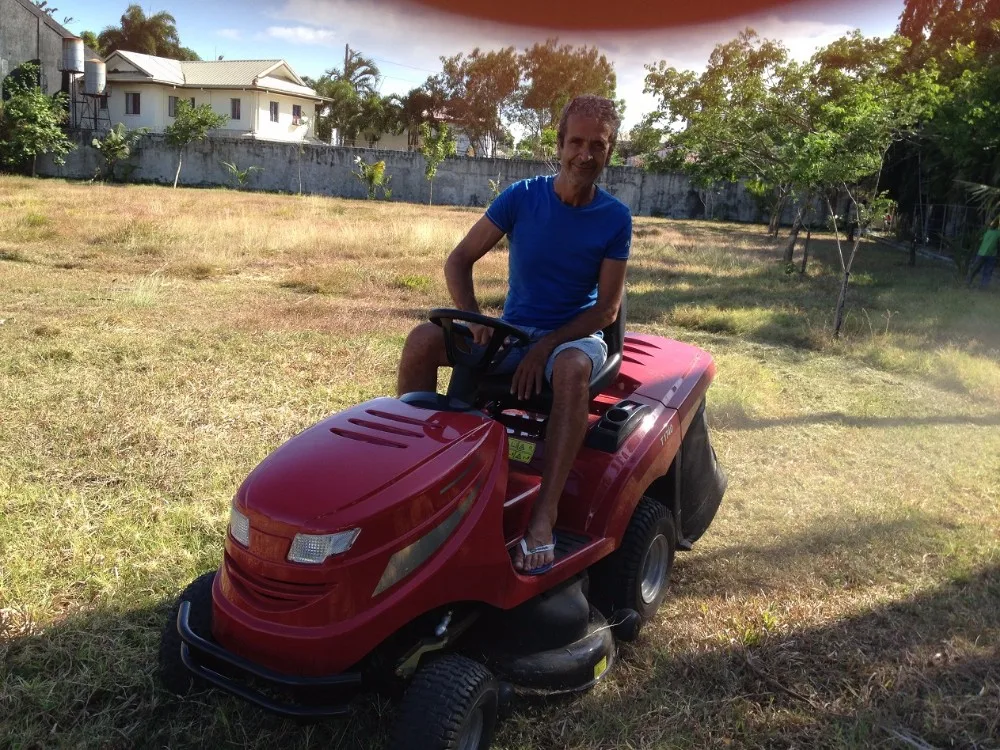 
17.5hp ride on mower CE approved tractor mower with grass catcher riding lawn mower 
