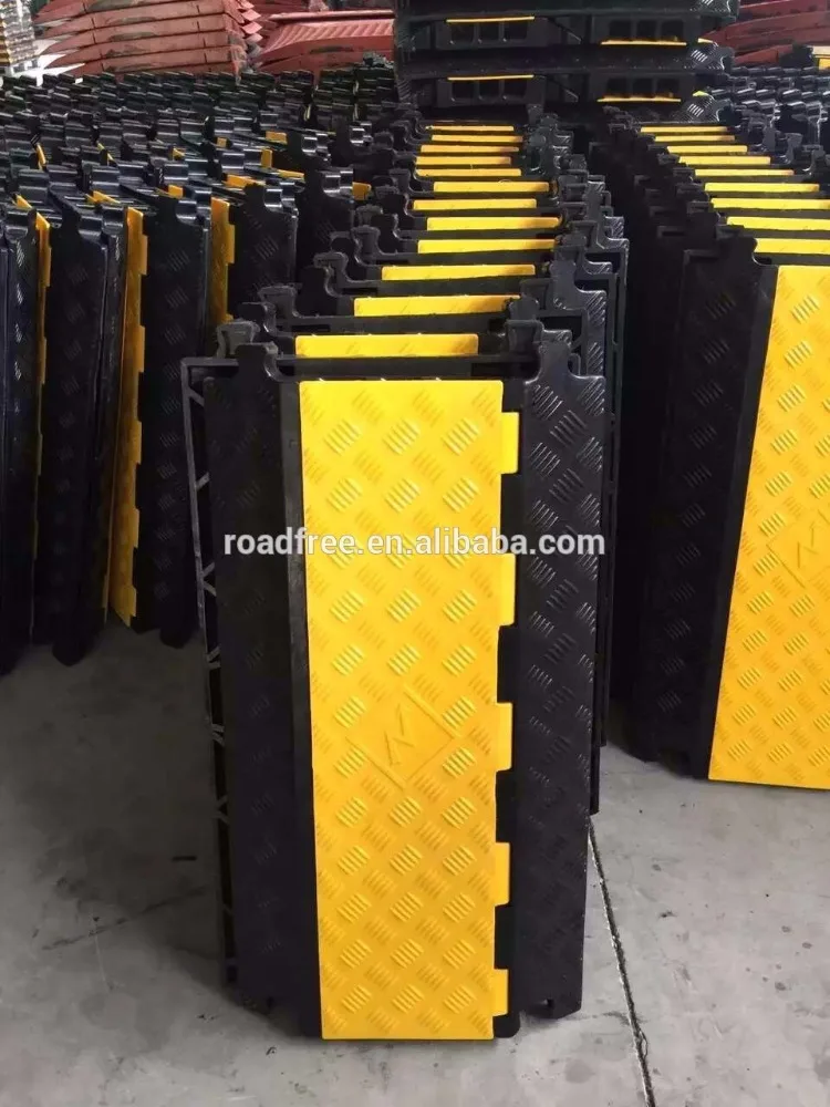 4Channels indoor or outdoor rubber yellow jacket flexible Hose Protector hump