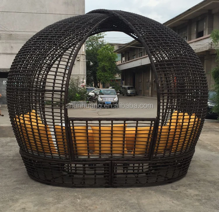 Latest design outdoor rattan sun bed wicker day bed hotel swimming pool chaise lounge
