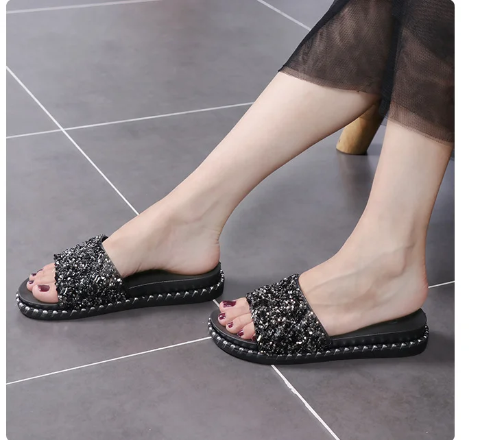 Fashionable and casual new style sequined sandals slippers women summer outdoor flats beach slippers and sandals
