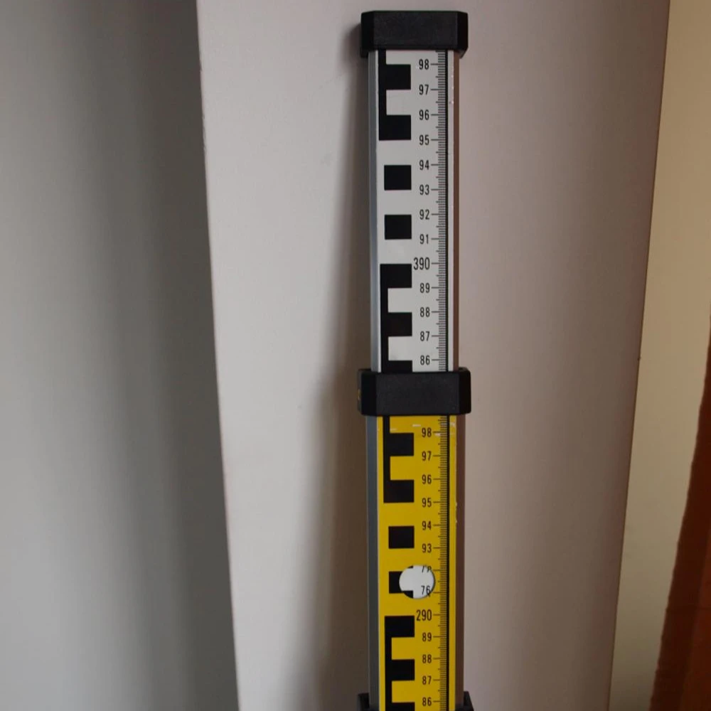 3 sections telescopic surveying staff