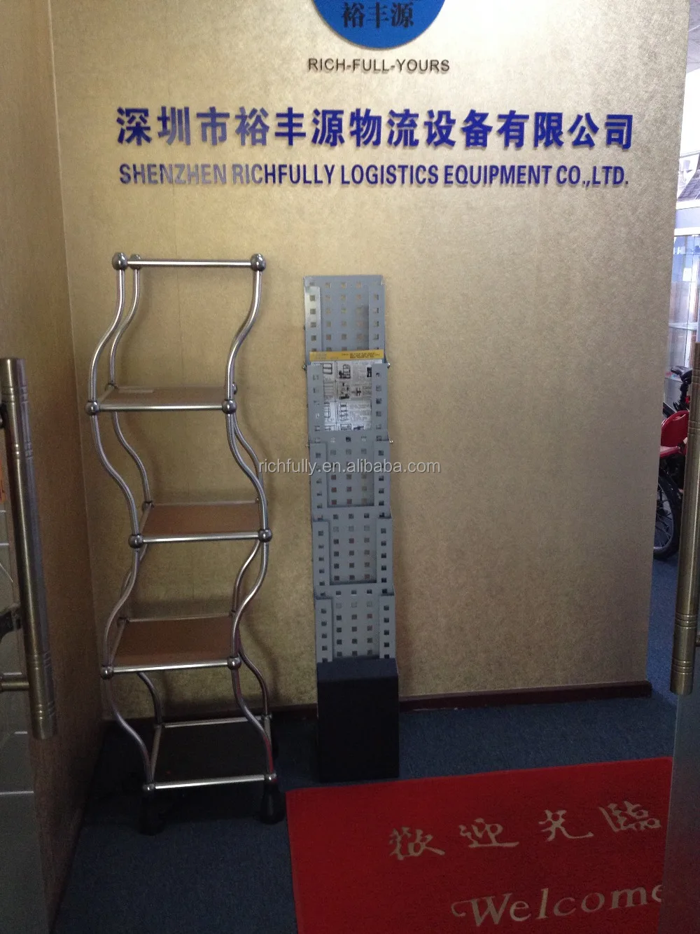 Beautiful Popular Dancing Shelf for display