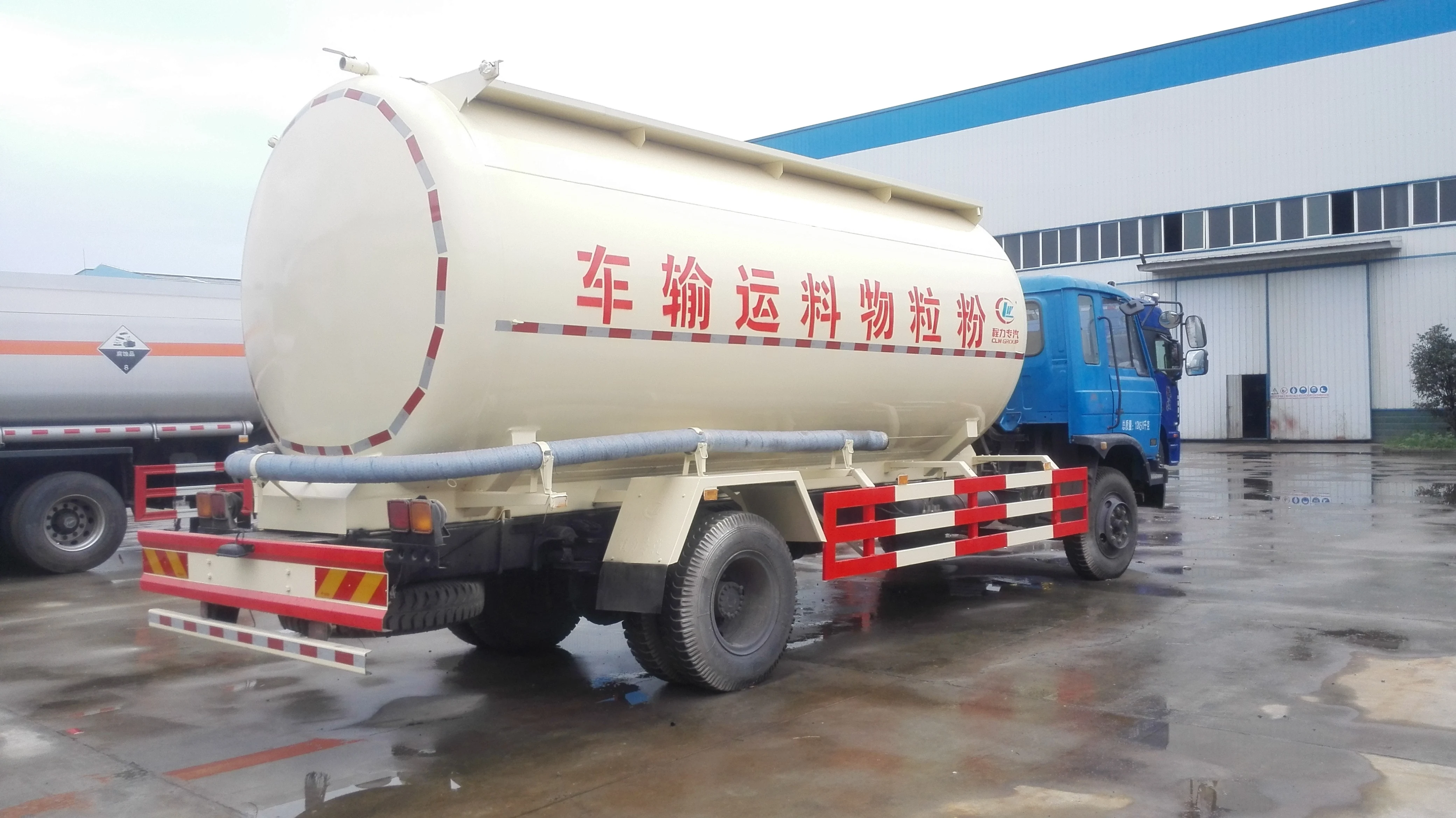 Bulk cement powder tank transport truck for sale