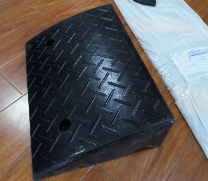Good Load capacity Rubber fixed installation curb ramp for car or motorcycle
