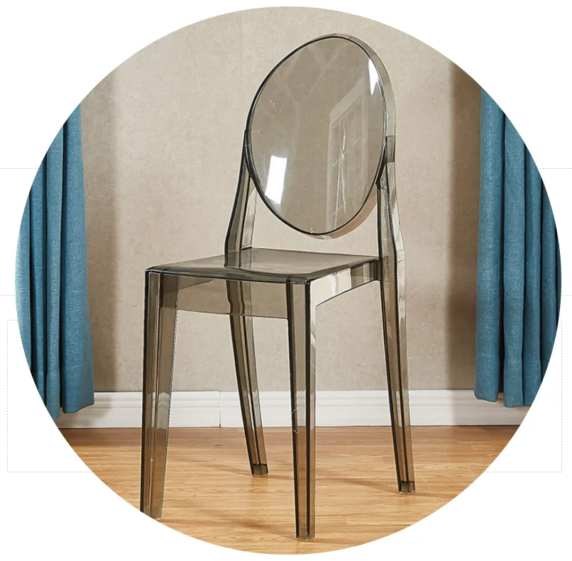 
 Акриловые стулья-призраки прозрачного цвета без подлокотников  