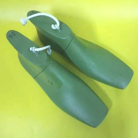 
 Женские ботинки на низком каблуке с квадратным носком, пластиковая обувь держится на 2,5 см  