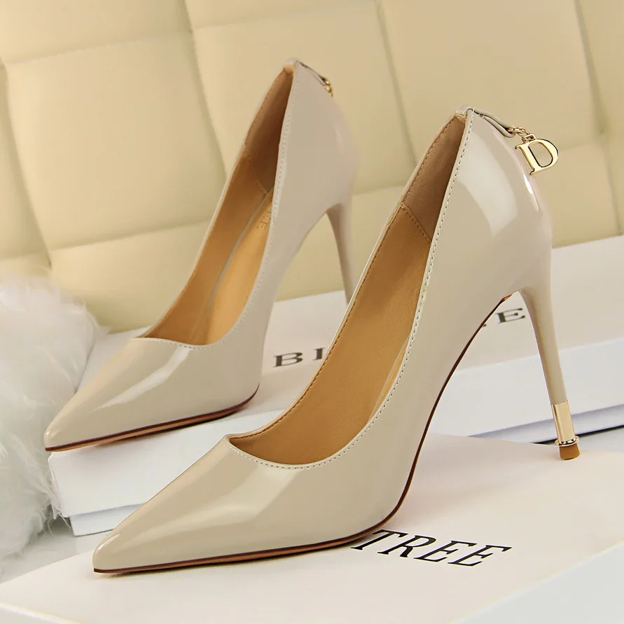 2019 new arrival patent leather office footwear ladies pumps women formal dress shoes