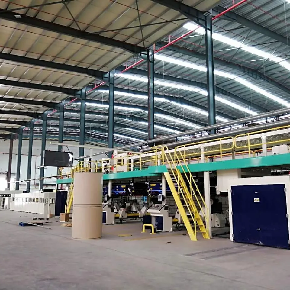 Полностью автоматический 2357 слойный гофрируемый картон Производственная линия Макс скорость 300 м/с автоматический ламинатор